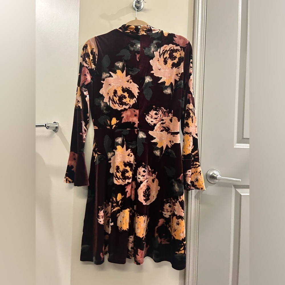 Ivanka Trump Velvet Floral Dress Women’s 8 Long Sleeve Keyhole - Picture 2 of 9